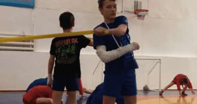 Призер Сергей Брылин тренируется несмотря на перелом руки