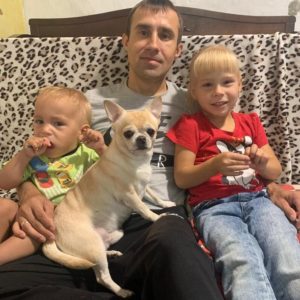 Илья Коротаев с приемными детьми Левой и Настей