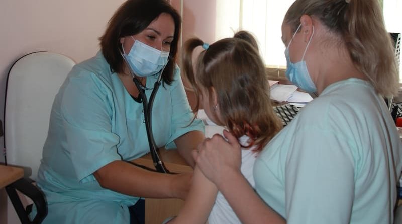 Ольга Новожилова ведет прием юных пациентов