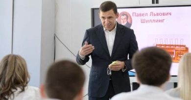 Евгений Куйвашев 1 сентября встретился с 11-классниками школы посёлка Белокаменный в Асбесте