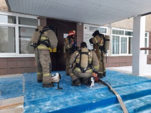 Сотрудниками 117-й пожарно-спасательной части на объектах образования проводятся занятия