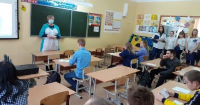С подростками беседует врач-нарколог Надежда Галиакберова