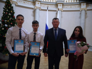 Губернаторские стипендиаты с директором С.П. Захаровым, 2019 г.