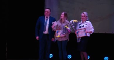 Победители в номинации «Маэстро» с главой города Романом Валовым