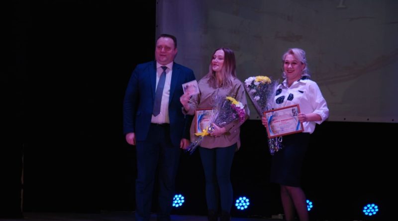 Победители в номинации «Маэстро» с главой города Романом Валовым