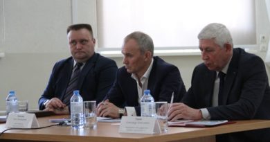 В президиуме Совета директоров Р. Валов, О. Чемезов, А. Терин