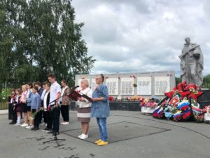 Митинг у мемориала погибшим воинам в с. Филатовском