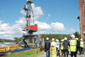 Гигантский портовый кран скоро отправится в Архангельск