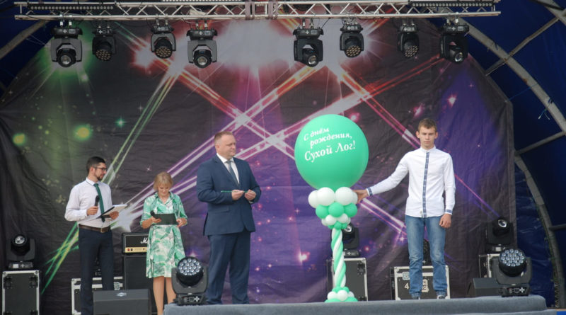 Глава городского округа Роман Валов торжественно открыл официальную часть праздника