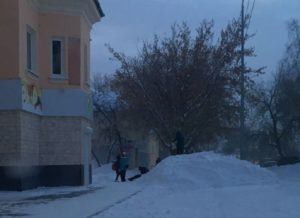 Стихийная горка возле дома №18 по ул. Кирова