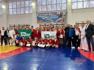 Участники соревновании по самбо памяти тренера Вячеслава Малых