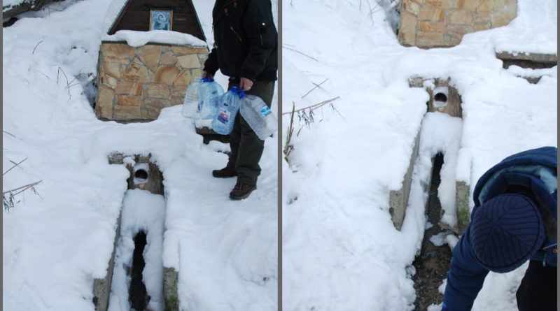 Жители деревни Мельничной жалуются, что после благоустройства родника вода в источнике стала исчезать