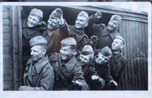 Добровольцы отправляются на фронт, 1943 г.