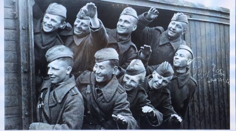Добровольцы отправляются на фронт, 1943 г.
