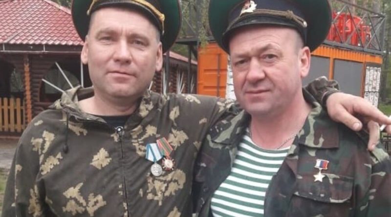 А. Коновалов (слева) с Героем России С. Евлановым