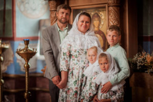Чета Григорьевых с младшими детьми в храме с. Знаменского