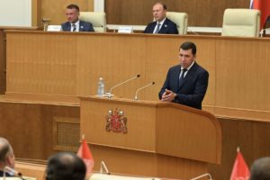 Перед областными депутатами выступил с докладомглава региона Евгений Куйвашев