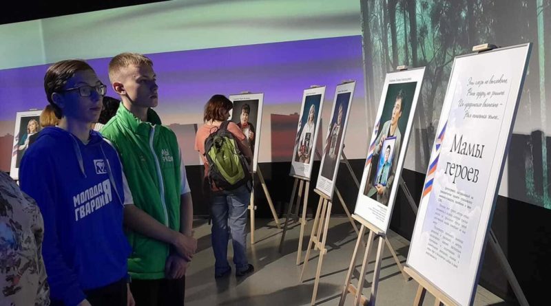 Выставка вызвала интерес как у возрастных, так и у молодых посетителей