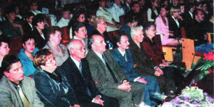 На празднике в честь 35-летия подшефной заводу ВЦМ школы №1, 2000 г.
