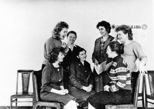 Коллектив учителей школы рабочей
молодежи г. Сухого Лога. Глафира Иванова
– вторая слева в первом ряду, 1960 гг.