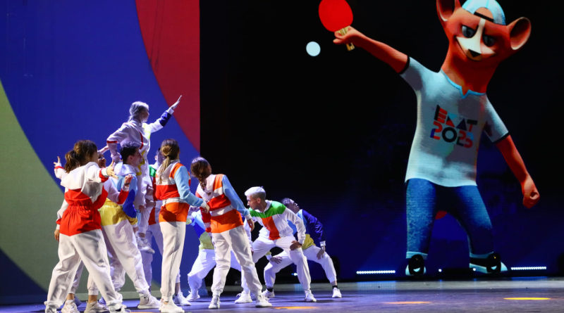 Официальный талисман Международного фестиваля университетского спорта – Соболь Кедри – станцевал со спортсменами на церемонии открытия