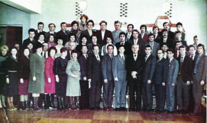  Партийно-хозяйственный актив комбината «Сухоложскцемент».
А. Гущин – четвертый в нижнем ряду справа, 1980 гг.