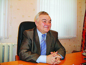 Директор совхоза «Сухоложский» Анатолий
Шилов на рабочем месте, 2000 гг