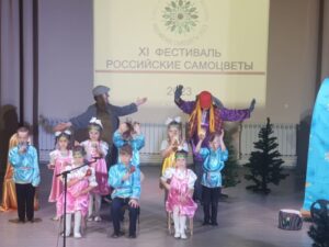 На сцене – оркестр «Знаменские говорушки» –финалист всероссийского фестиваля, обладатель диплома III степени