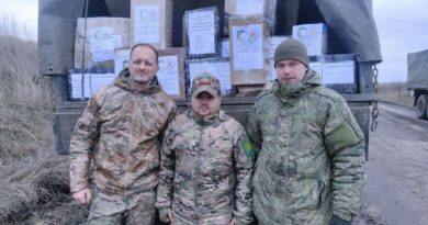 Алексей Тимофеев с бойцами-уральцами из 15-й бригады