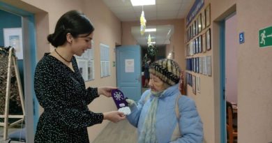 Подписчица Вера Самрукова радуется новогоднему сюрпризу