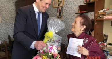 Рафаил Мингалимов поздравил 95-летнюю Анну Лобанову с 8 Марта