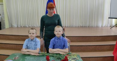 Сыновья и вдова погибшего героя Дмитрия Ляпустина